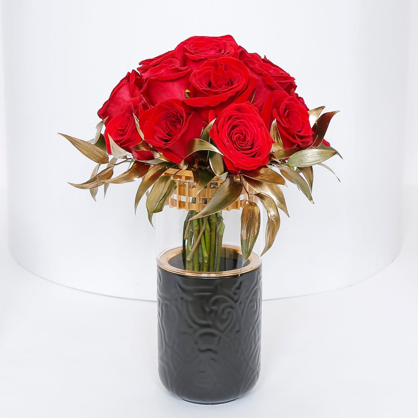 Elegant Arrangement of 15 Red Roses in a Black-Luxury Vase