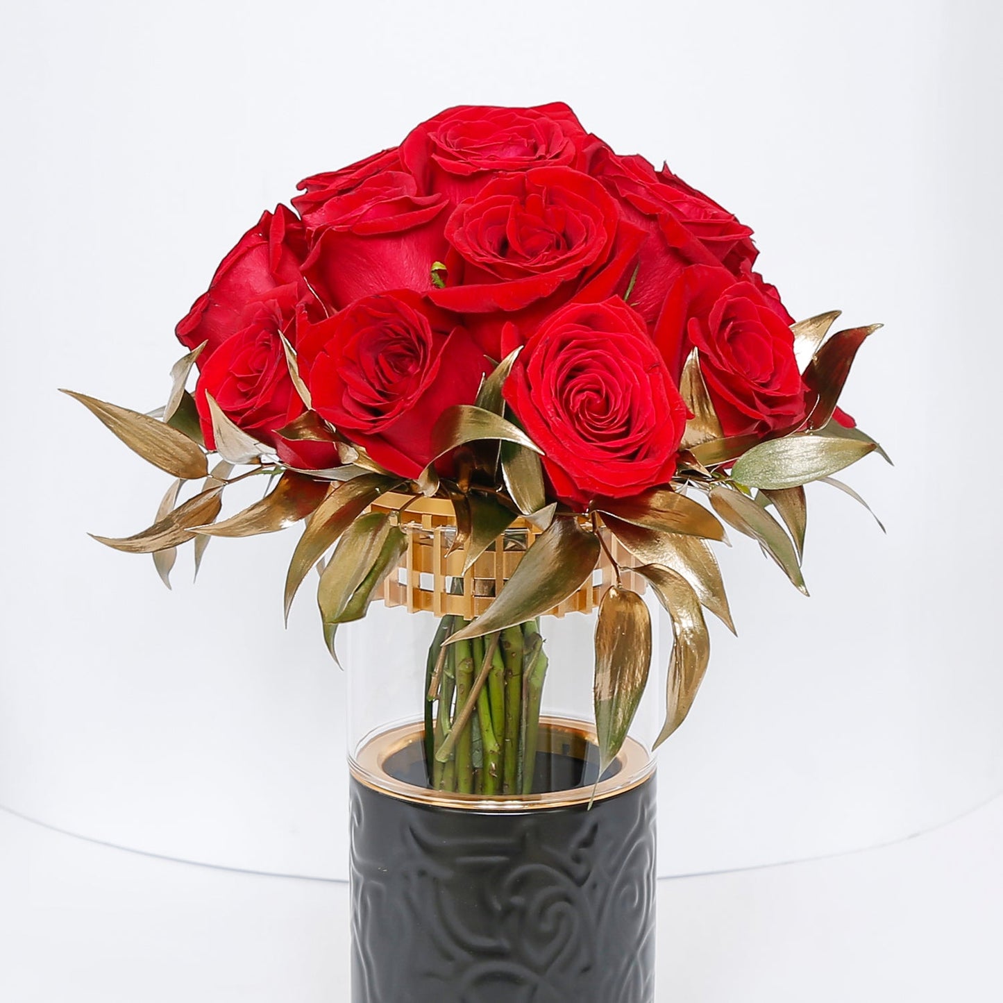 Elegant Arrangement of 15 Red Roses in a Black-Luxury Vase