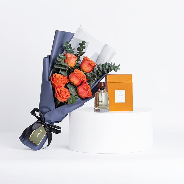 عطر كنوز الفاخر مع باقة ورد أنيقة