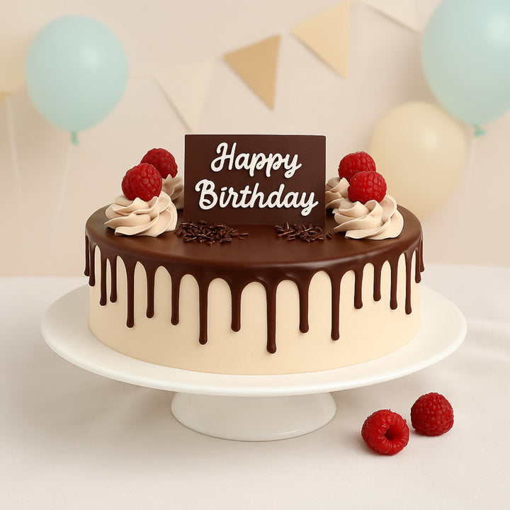 كيكة عيد ميلاد بالشوكولاتة السائلة الفاخرة