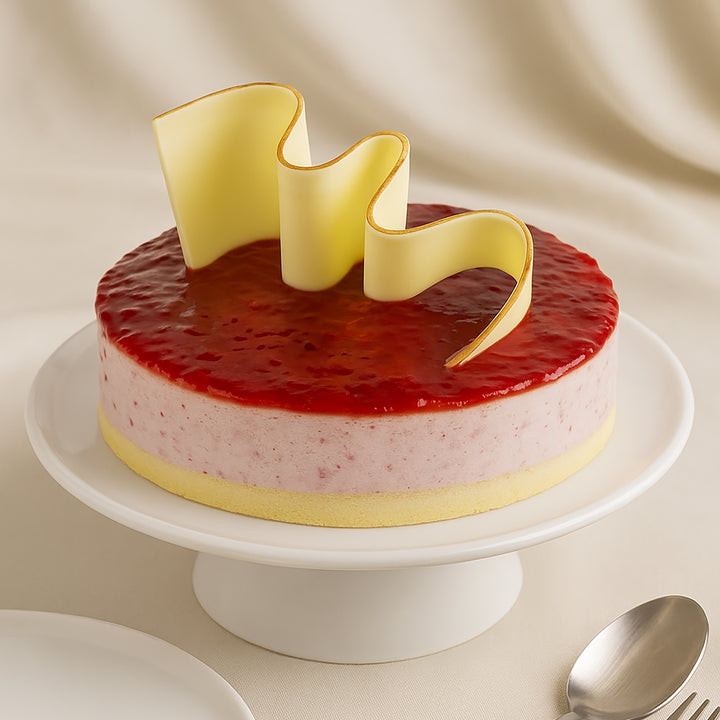 Delicious 1 kg Strawberry Cheesecake with Decorative White Chocolate Topping