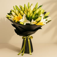 باقة زهور الزنابق الصفراء والبيضاء - مثالية لكل المناسبات