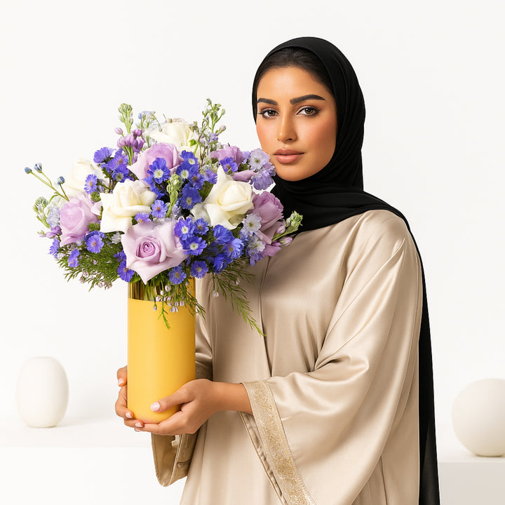 إبداع زهور ممزوجة في مزهرية سيراميك