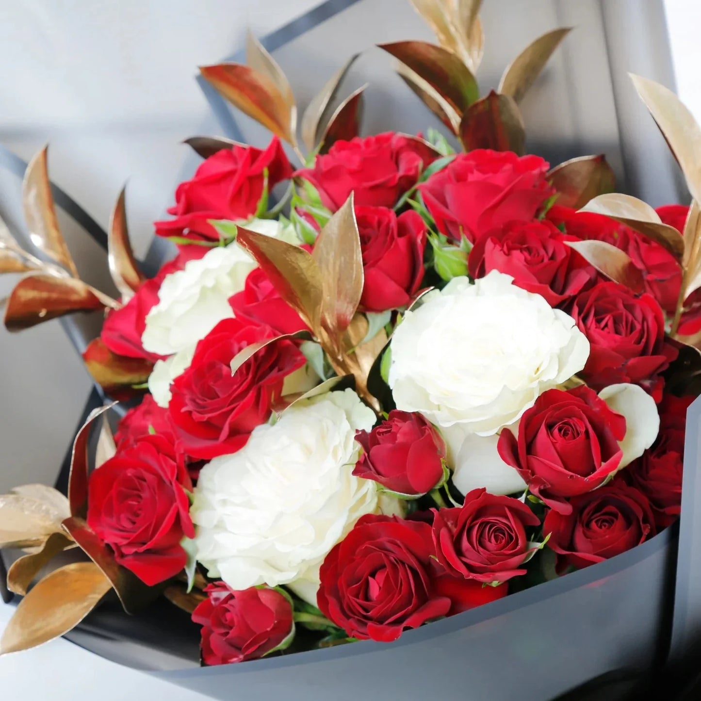 Ajmal Perfume | Luxurious Aurum Twin Gift Set & Elegant Rose Symphony Bouquet