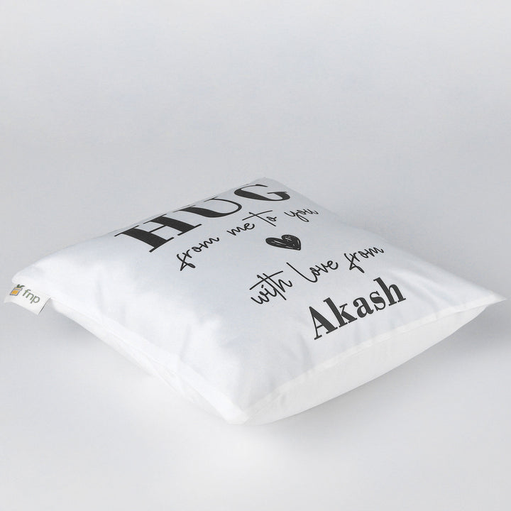 وسادة الحضن الكبير المخصصة مع اسم مخصص - بوليستر ناعم، 15x15 بوصة