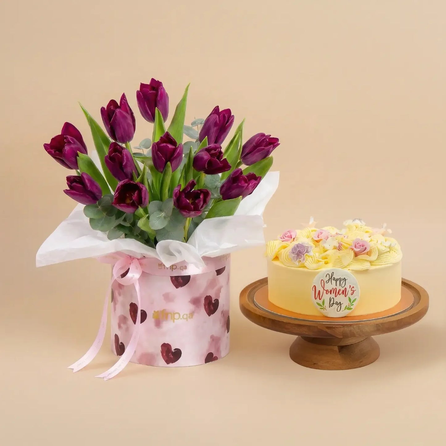 حب مزهر: توليب وكعكة بنفسجية