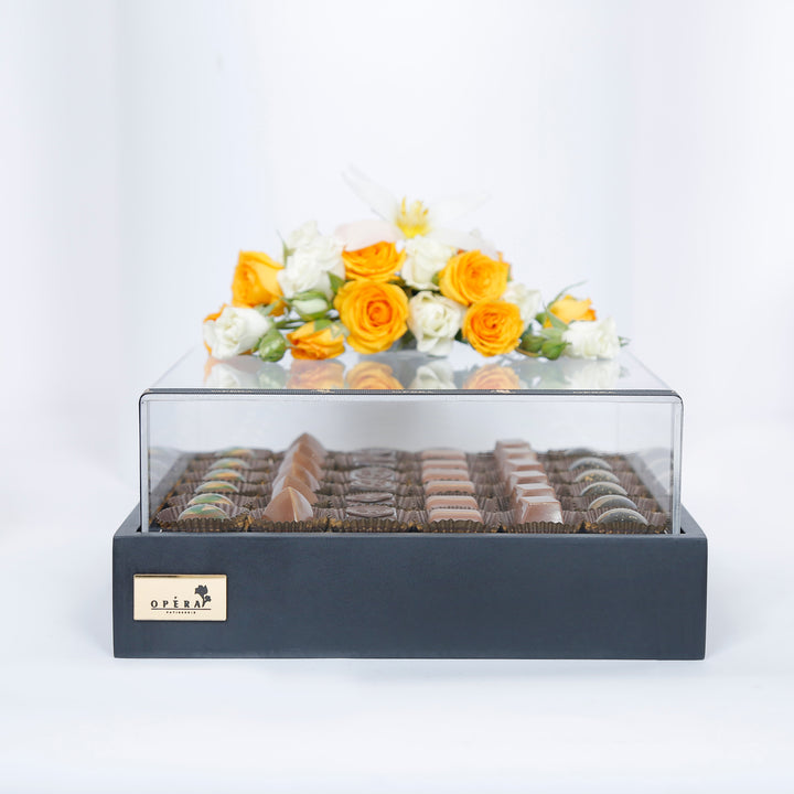 علبة شوكولاتة تشارم دلايت الفاخرة مع لمسة زهور أنيقة