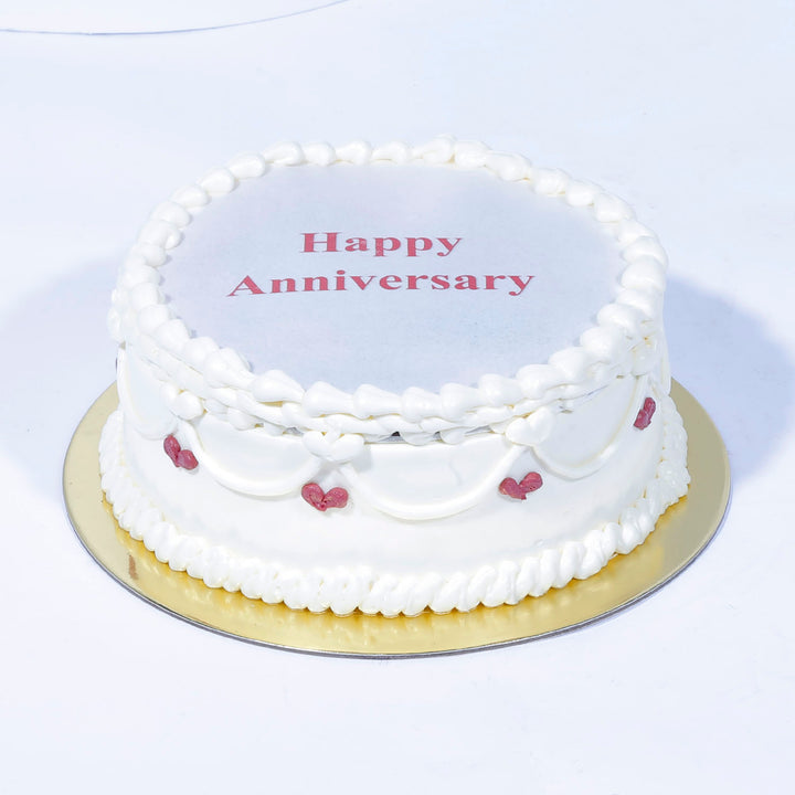 باقة أنيقة للذكرى السنوية: كعكة الشموع المخملية الحمراء، باقة الزهور والبالون