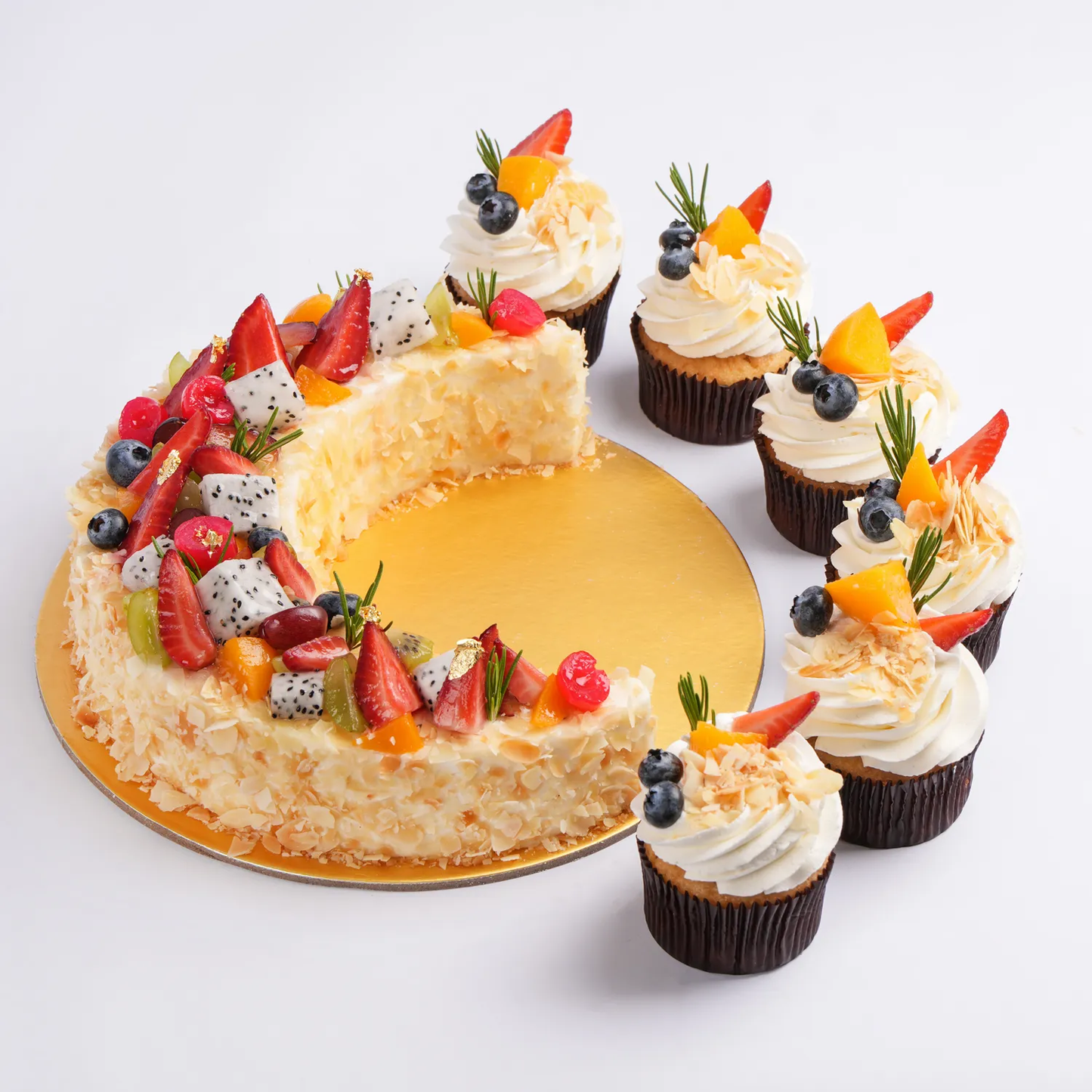 Exquisite Crescent Moon Vanilla Fruit Cake with Delightful Cupcakes