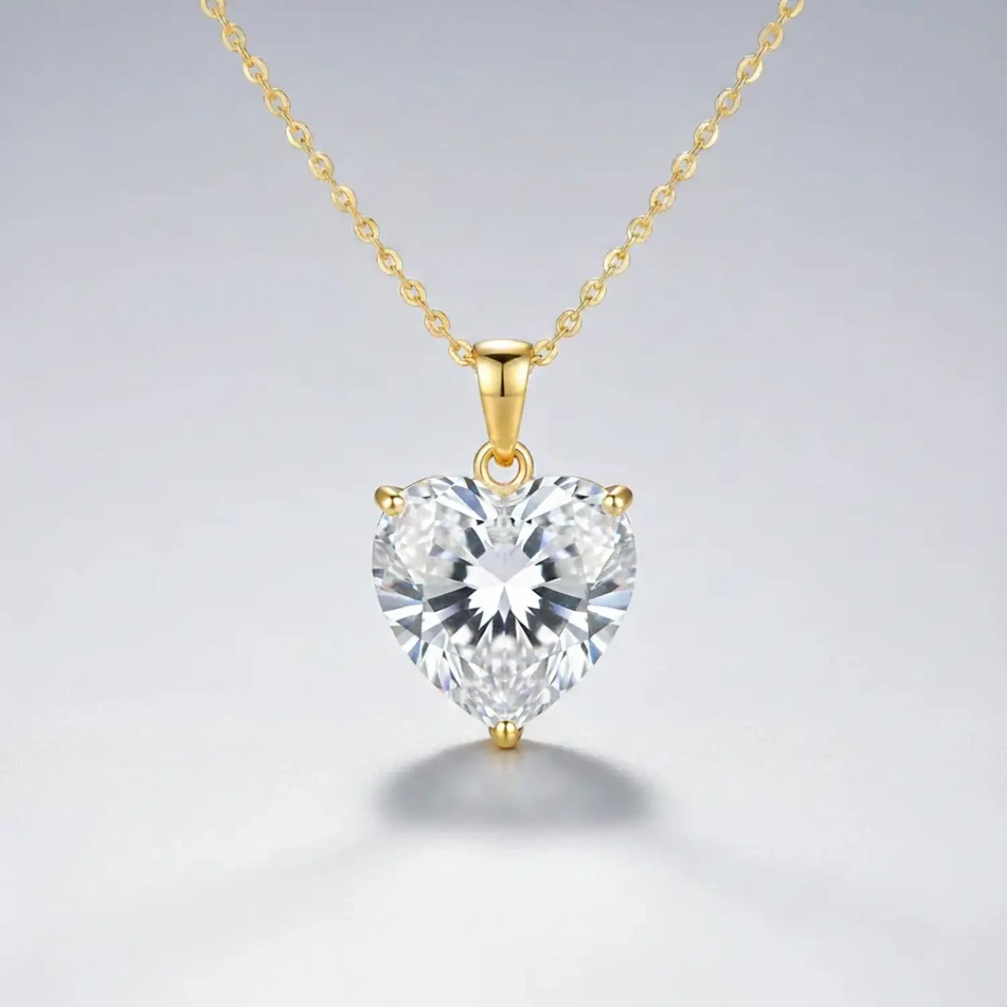 قلادة القلب الكريستالي الأنيقة من Signature Jewelry