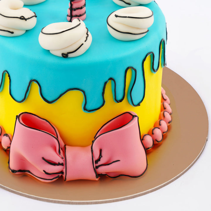 كيكة فانيلا بالتغطية والشريط المبهجة