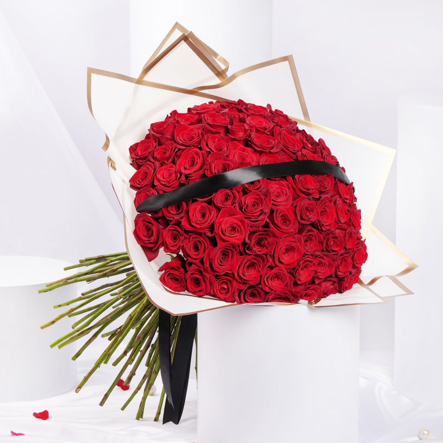 Luxurious 100 Red Roses Bouquet for Valentine’s Day Love