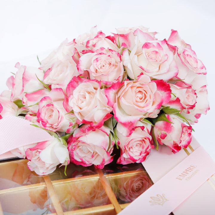 شوكولاتة إمباير: علبة شوكولاتة وردية فاخرة تحتوي على 35 قطعة مختارة و باقة ورود أنيقة