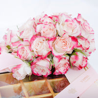 شوكولاتة إمباير: علبة شوكولاتة وردية فاخرة تحتوي على 35 قطعة مختارة و باقة ورود أنيقة