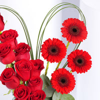 زهور الحب الأبدي والمزهرية - ترتيب الورود والجيربيرا الحمراء