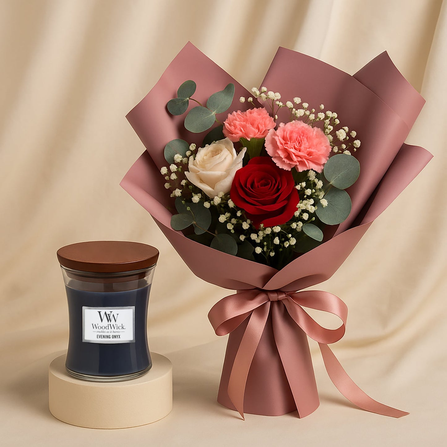 Medium Hourglass Evening Onyx – Exquisite Soft Noir Handtie Bouquet