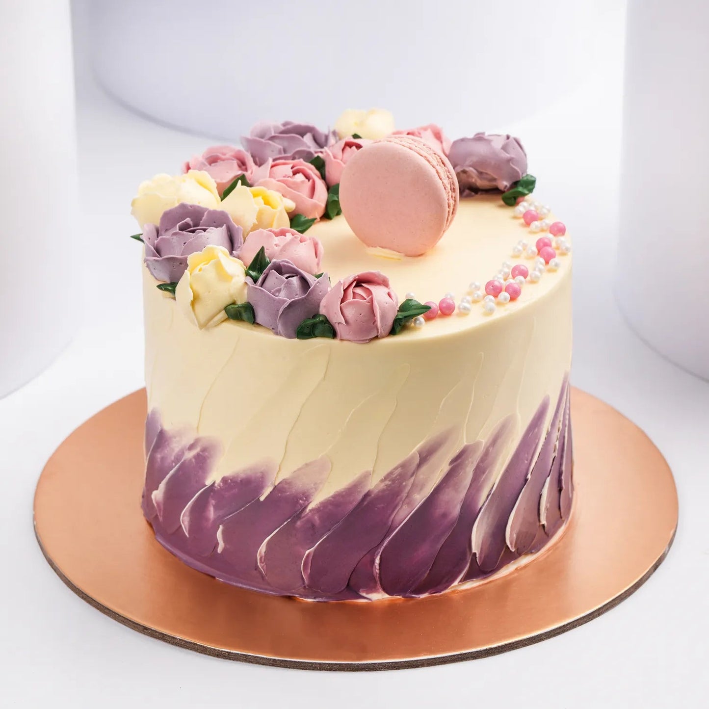 Elegant Flower and Macaroon Chocolate Cake
