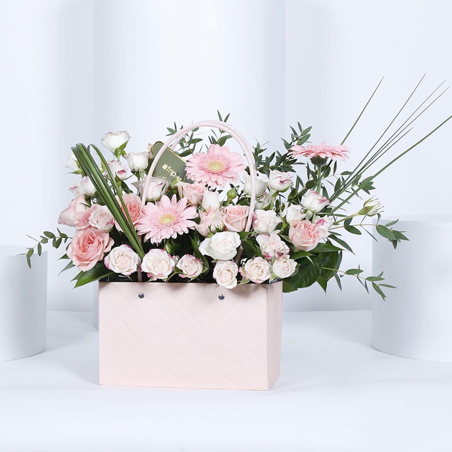 Gerbera & Rose Radiance: A Stunning Floral Arrangement