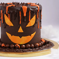 Spooky Chocolate Haunted Pumpkin Cake - Perfect for Halloween Parties!
