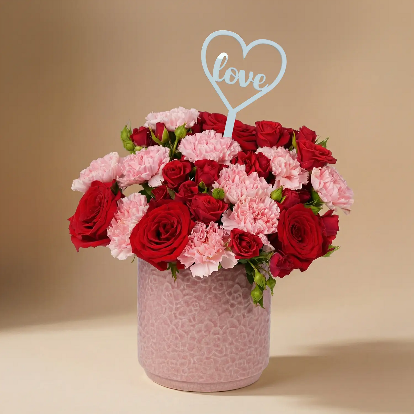 زهور الحب الأبدي بنقشة زهرية من مزهرية خزفية