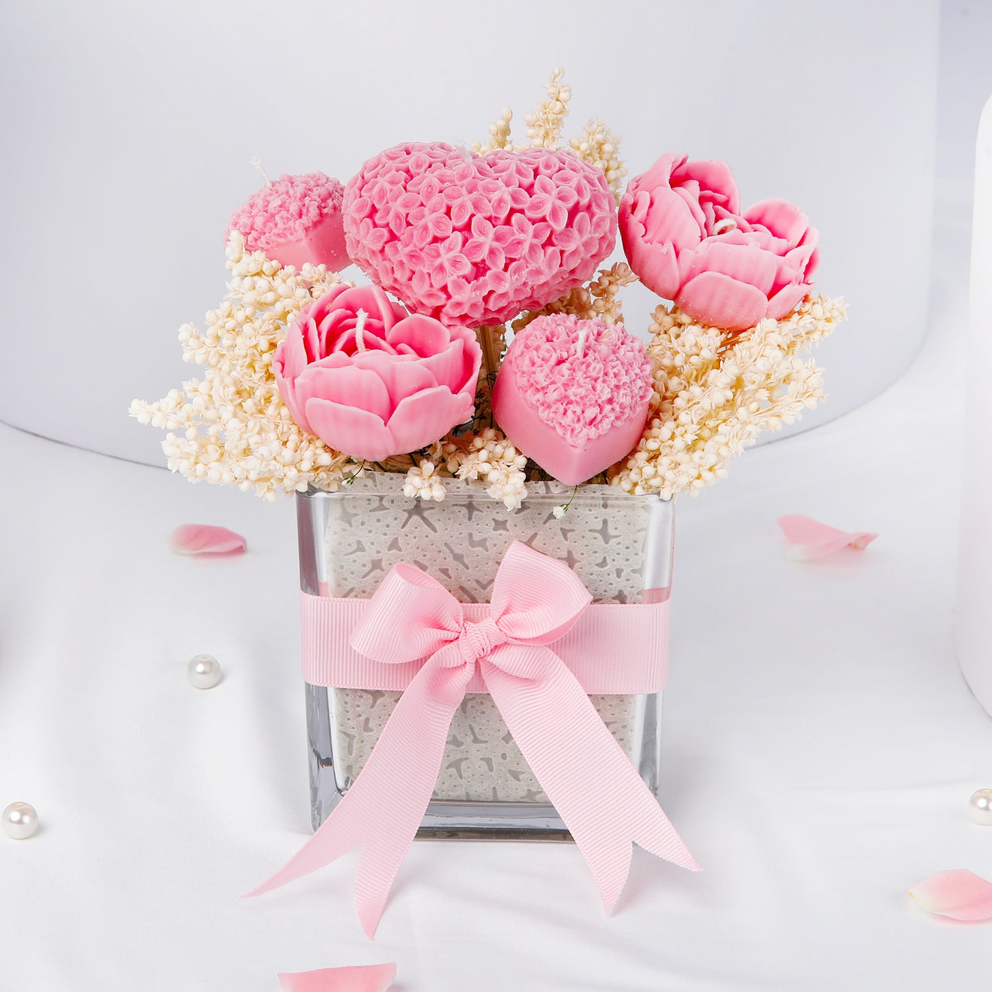 Luminous Floral Embrace: Luxurious Organic Candle Gift Set