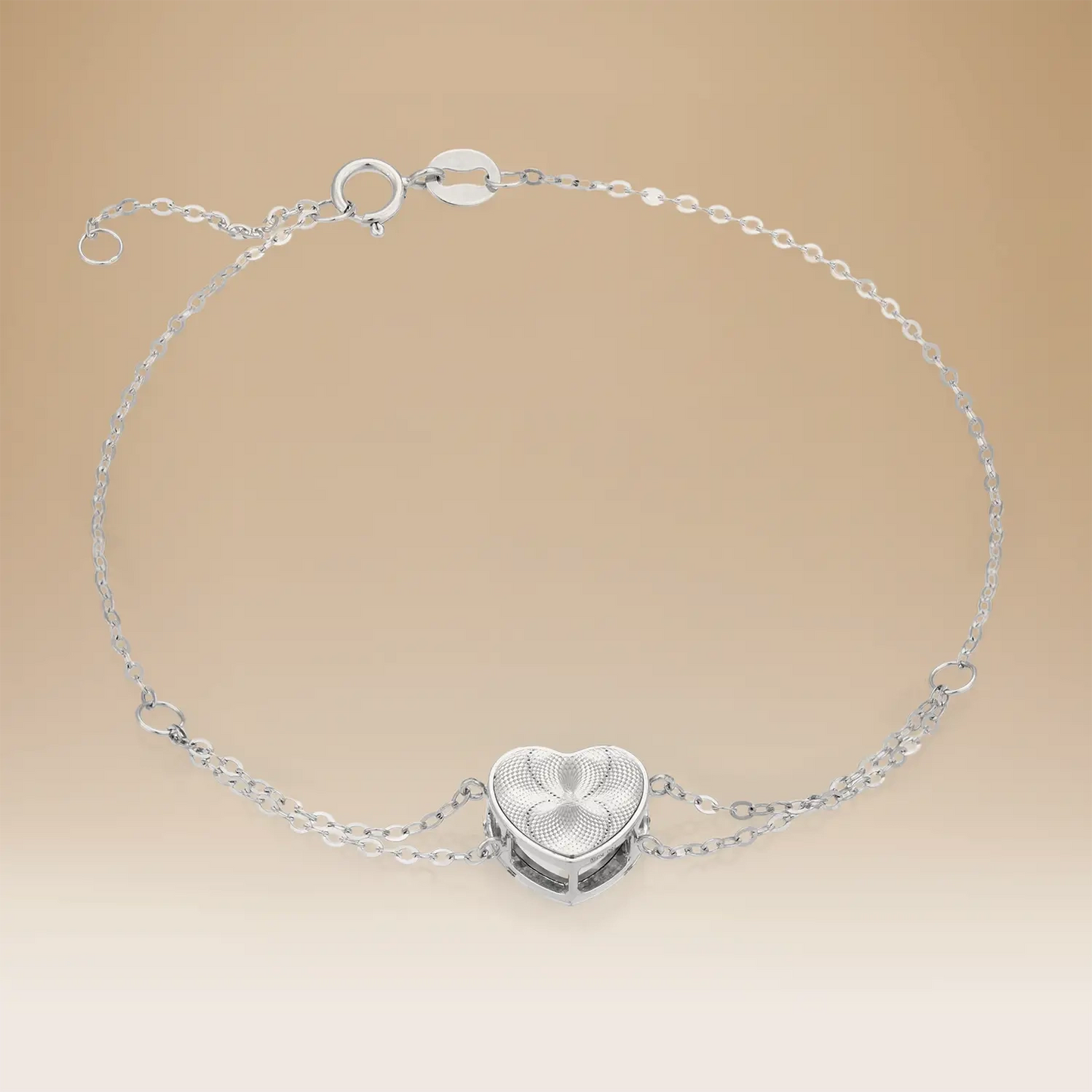 Elegant Omnia Heart Bracelet in 18K White Gold with Diamond Accent