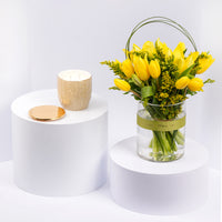 أوتانتيك هوم - شمعة روز مارين الفاخرة مع مزهرية زهور التوليب الصفراء