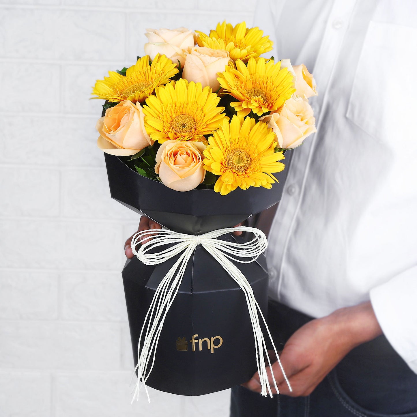 باقة ديلوكس الجيربيرا والخوخ الساحرة لها