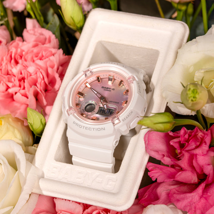 سلة هدايا أنيقة مع ساعة كاسيو بيبي-جي النسائية التناظرية الرقمية