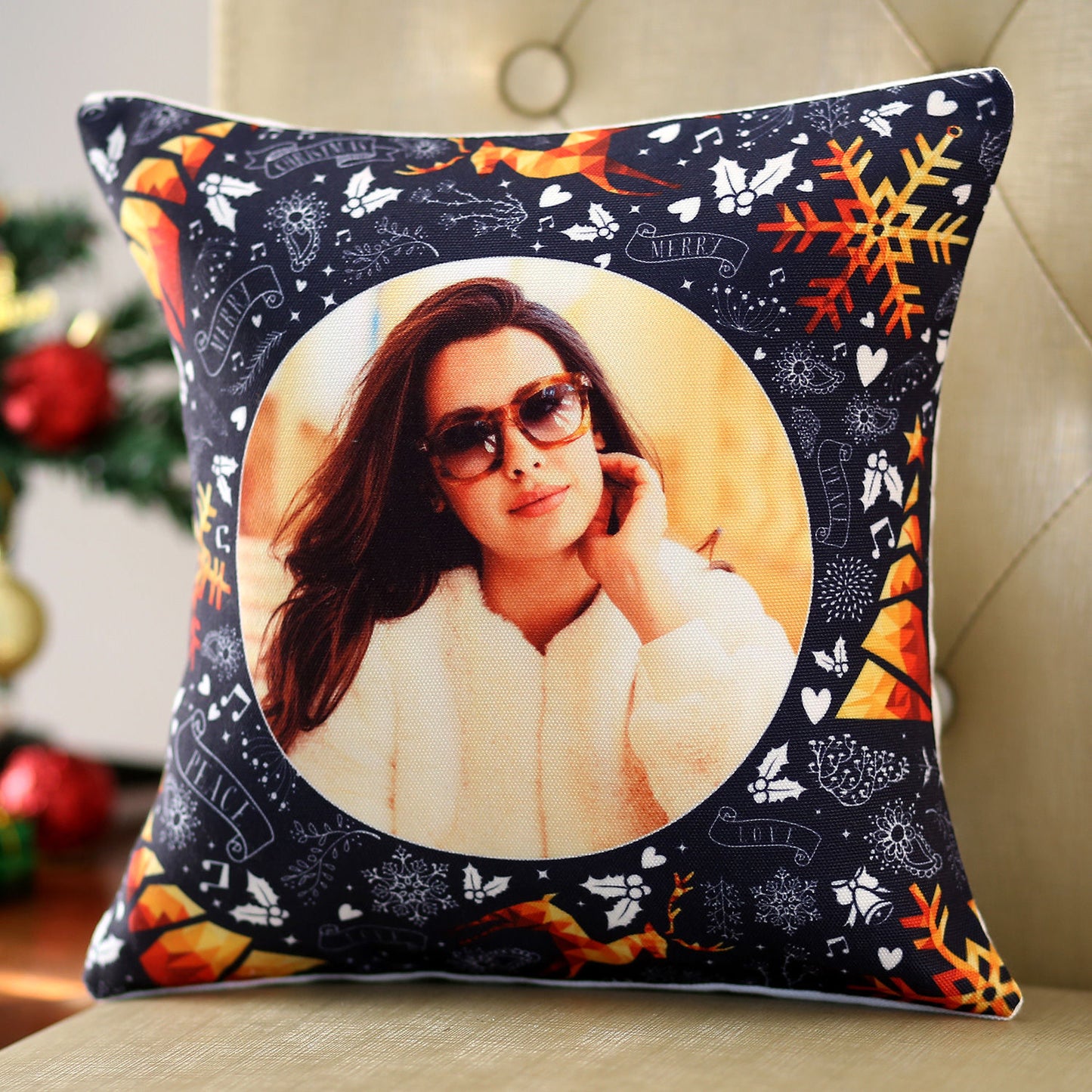 Customizable Christmas Cushion with Personal Photo - Festive and Cozy Decor