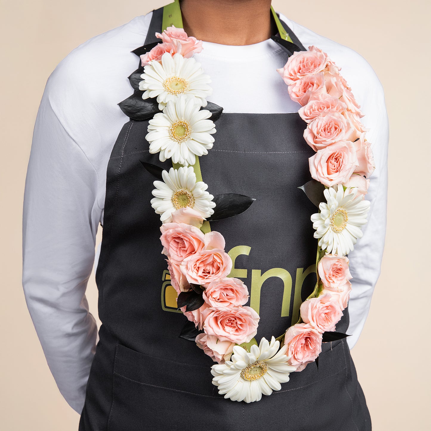 Petals of Pride: Elegant Peach Rose and White Gerbera Garland