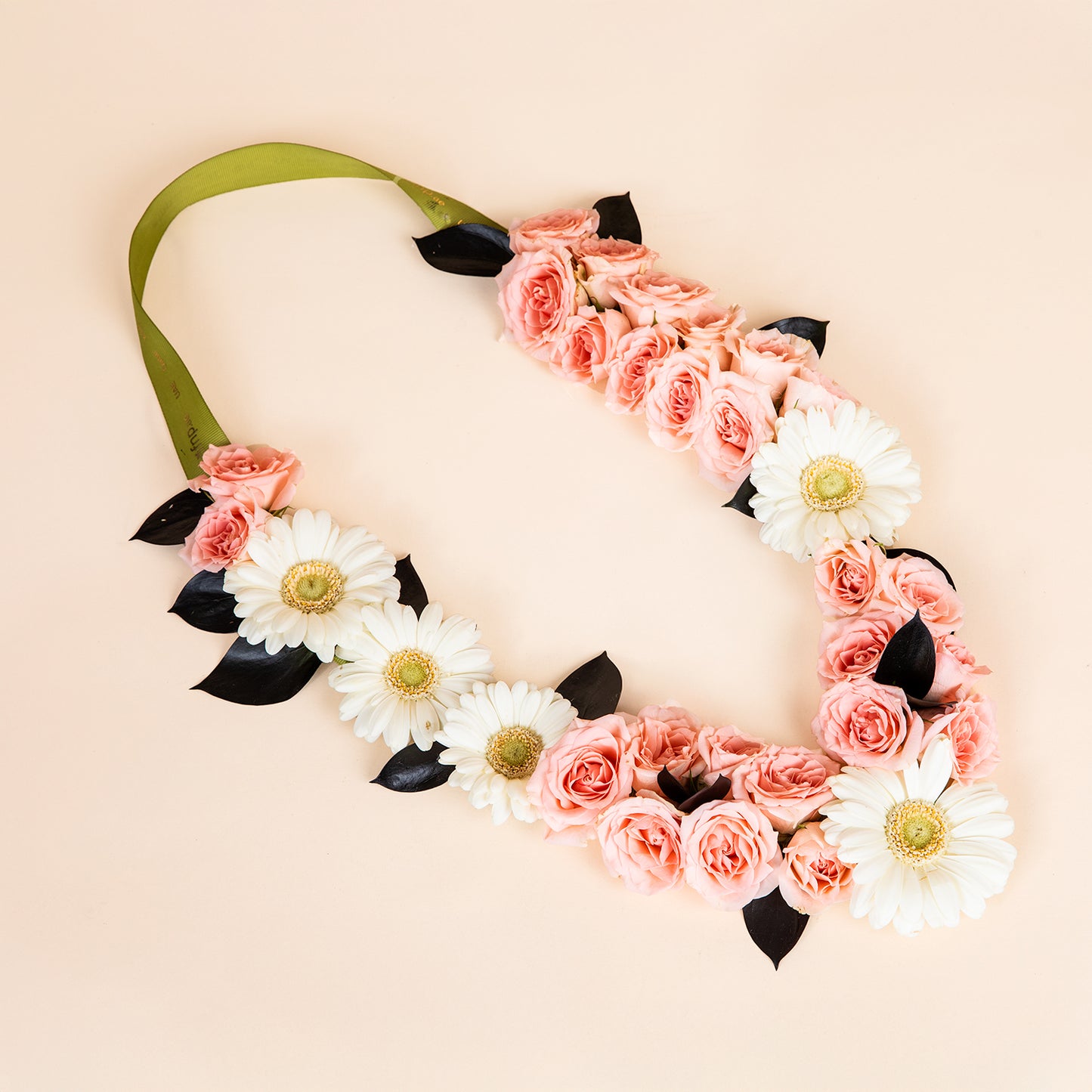 Petals of Pride: Elegant Peach Rose and White Gerbera Garland
