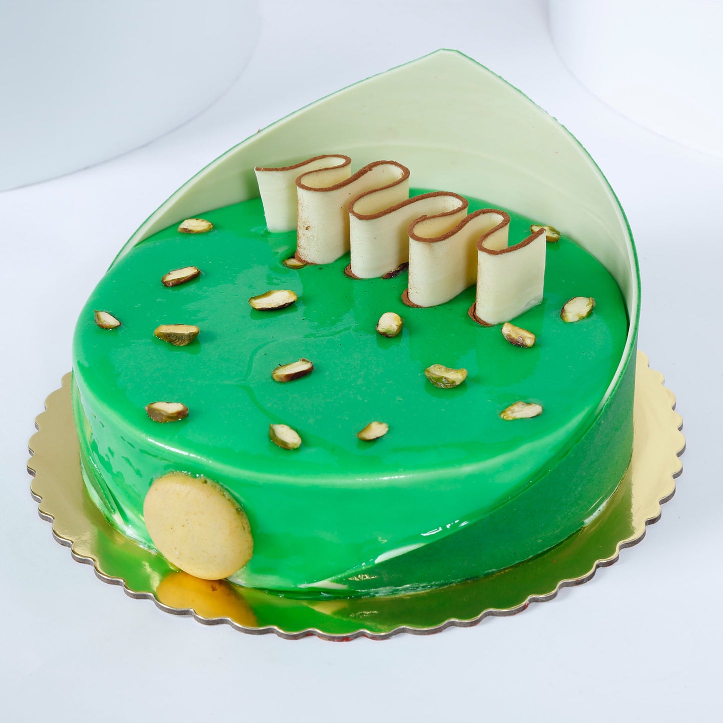 Delicious 1 Kg Pistachio Cake - Perfect for Celebrations