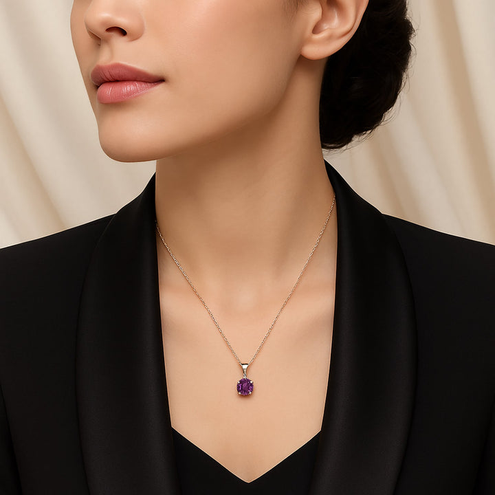 قلادة أنيقة من الفضة بتوهج بنفسجي مع قلادة كريستال مستديرة