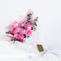 باقة ورود الملكة الأنيقة - سيمفونية من الورود الوردية والبنفسجية