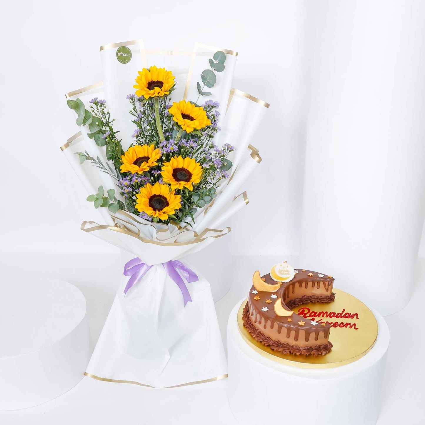 Elegant Ramadan Flower & Chocolate Nutella Cake Combo