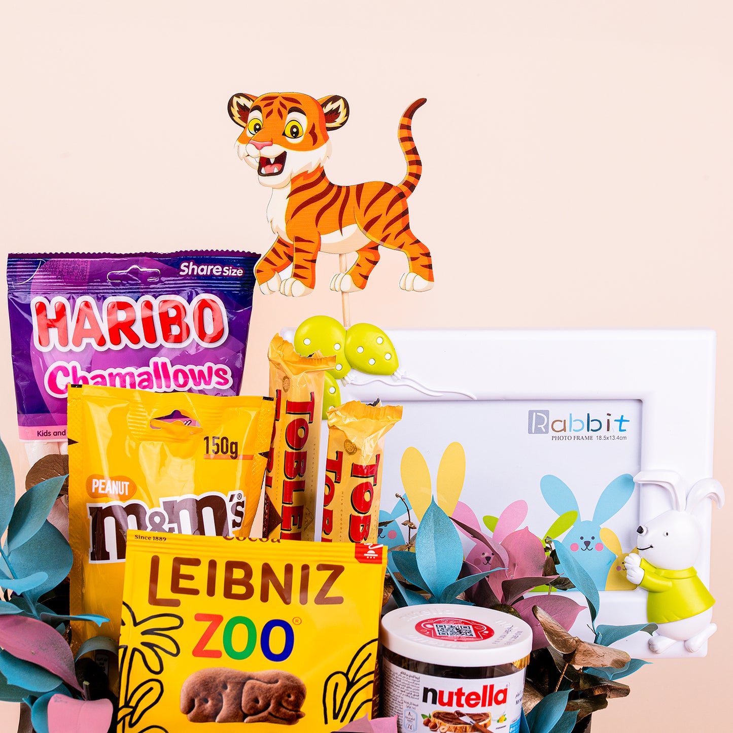 The Cozy Treat Nest: Delightful Snack and Decor Gift Box