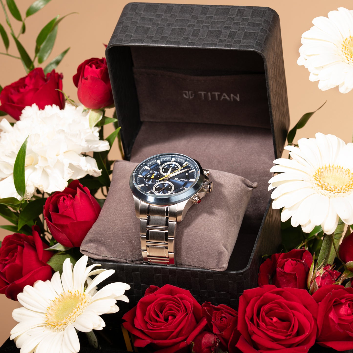 Titan Stainless Steel Strap watch for Men With White & Red Blooms