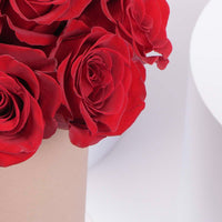 Elegant Valentine's Day Gift: 18 Red Roses in a Luxurious Pink Round Box