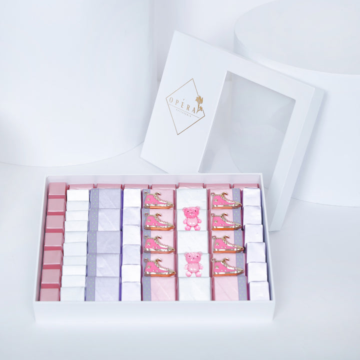 علبة شوكولاتة مرحبًا بالطفلة | مجموعة هدايا أنيقة من أوبرا باتيسيري