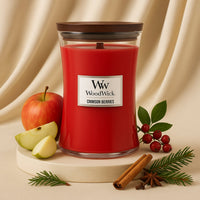 شمعة وودويك الكبيرة بشكل الساعة الرملية | عبير التوت القرمزي