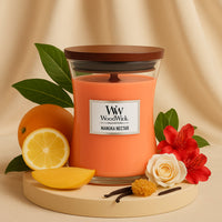 شمعة وودويك متوسطة الشكل | رحيق مانوكا بعطر الحمضيات والزهور