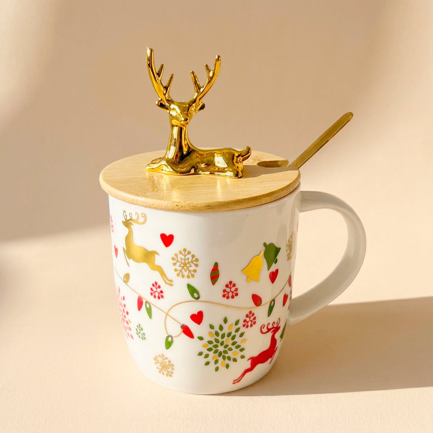 كوب عيد الميلاد برنة مع ملعقة وغطاء من الخيزران