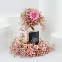 عطر YSL بلاك أوبوم مع تنسيق زهور وردية أنيق