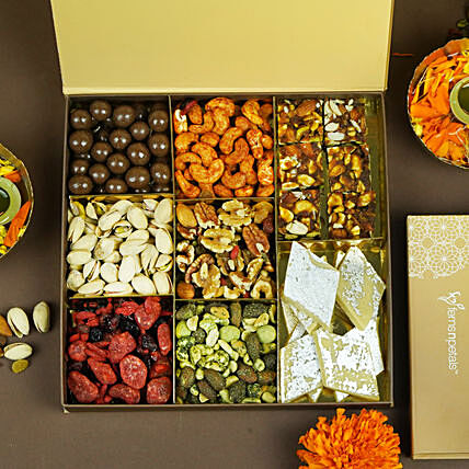Deluxe Berries, Dry Fruits & Sweets Gift Box - 1 Kg