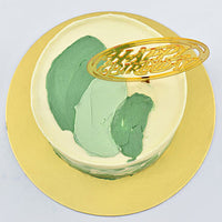 كيك ذكريات عيد ميلاد سعيد بالشوكولاتة مع توبير ذهبي