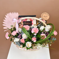 تشكيلة الورود والشوكولاتة الفاخرة