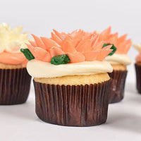 كب كيك باقة الزهور الفاخرة - مجموعة من 6 قطع بنكهة الفانيليا