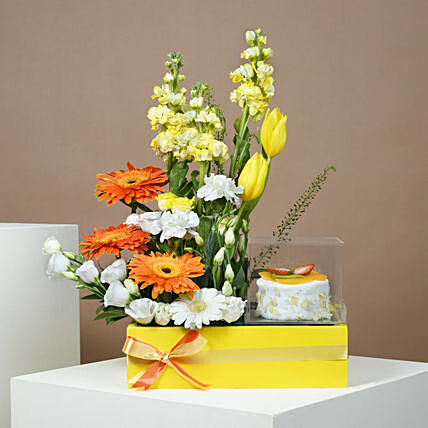 صندوق هدايا بتلات الزهور وفخامة الحلوى