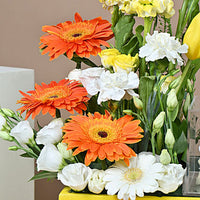 صندوق هدايا بتلات الزهور وفخامة الحلوى